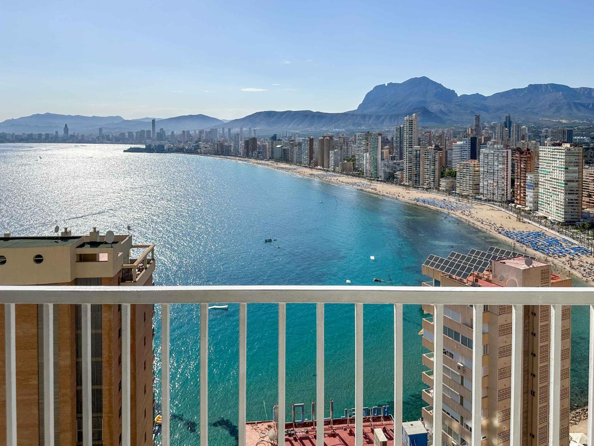 Balcon Al Mediterraneo Y Skyline De