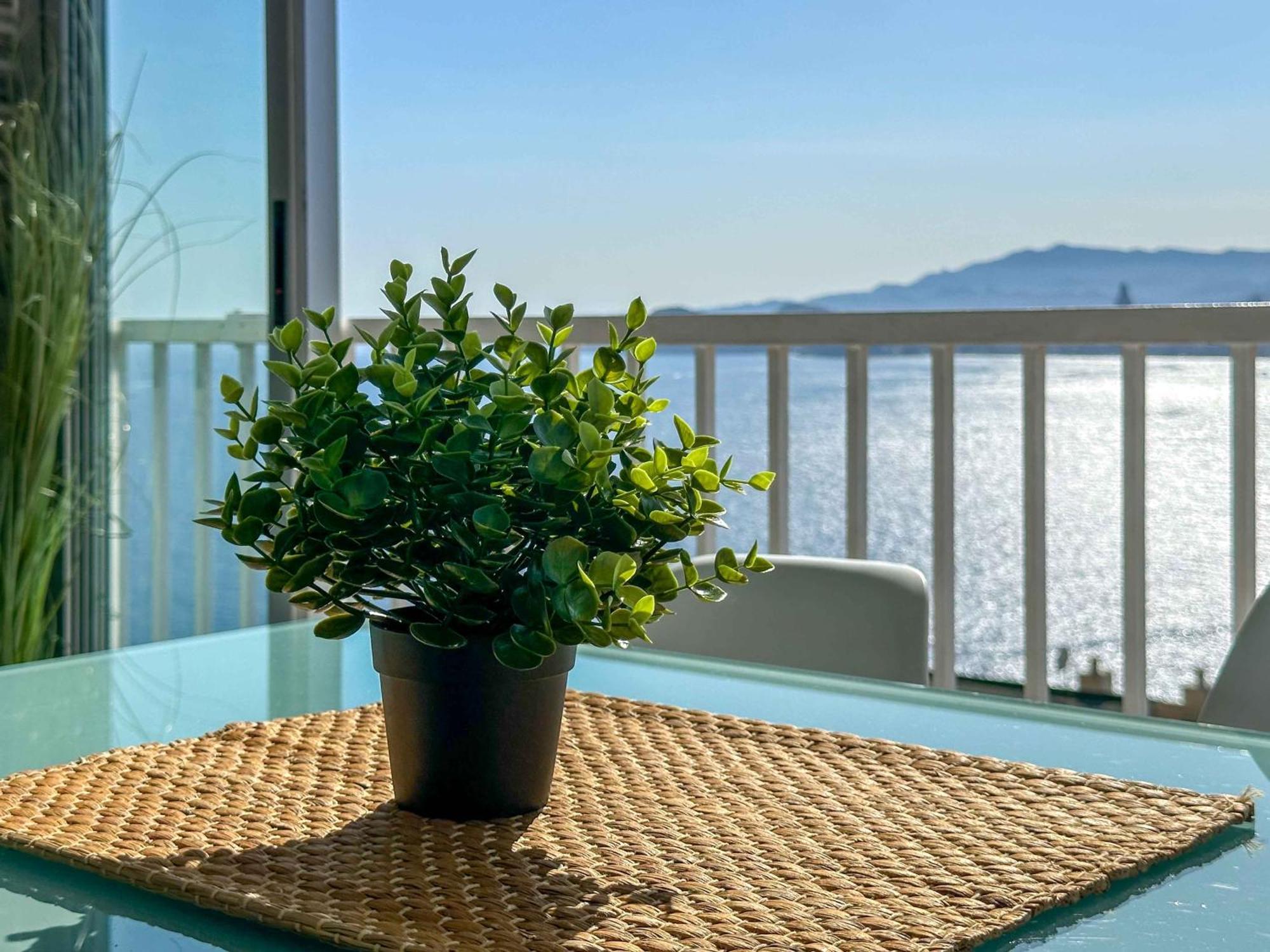 Balcon Al Mediterraneo Y Skyline De *